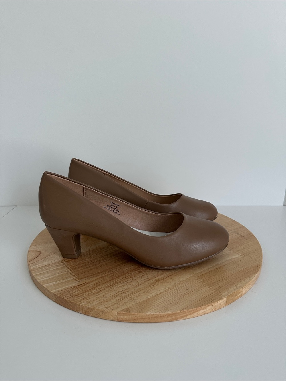 Journee Collection Luu Womens Round Closed Toe Block Heel Pumps